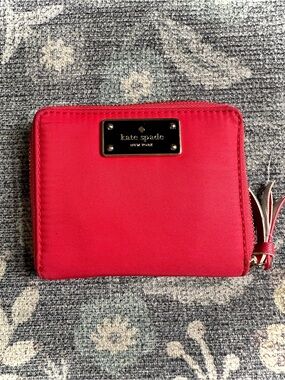 Kate Spade New York Wilson Road Darci Red Zip Around Wallet